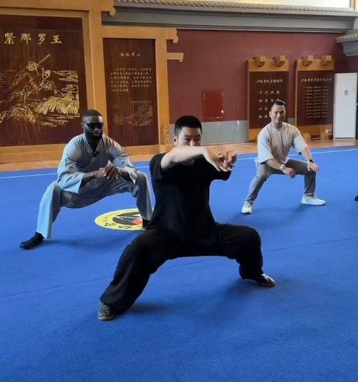 杰伦·布朗少林寺习武，NBA球星中国行新玩法
