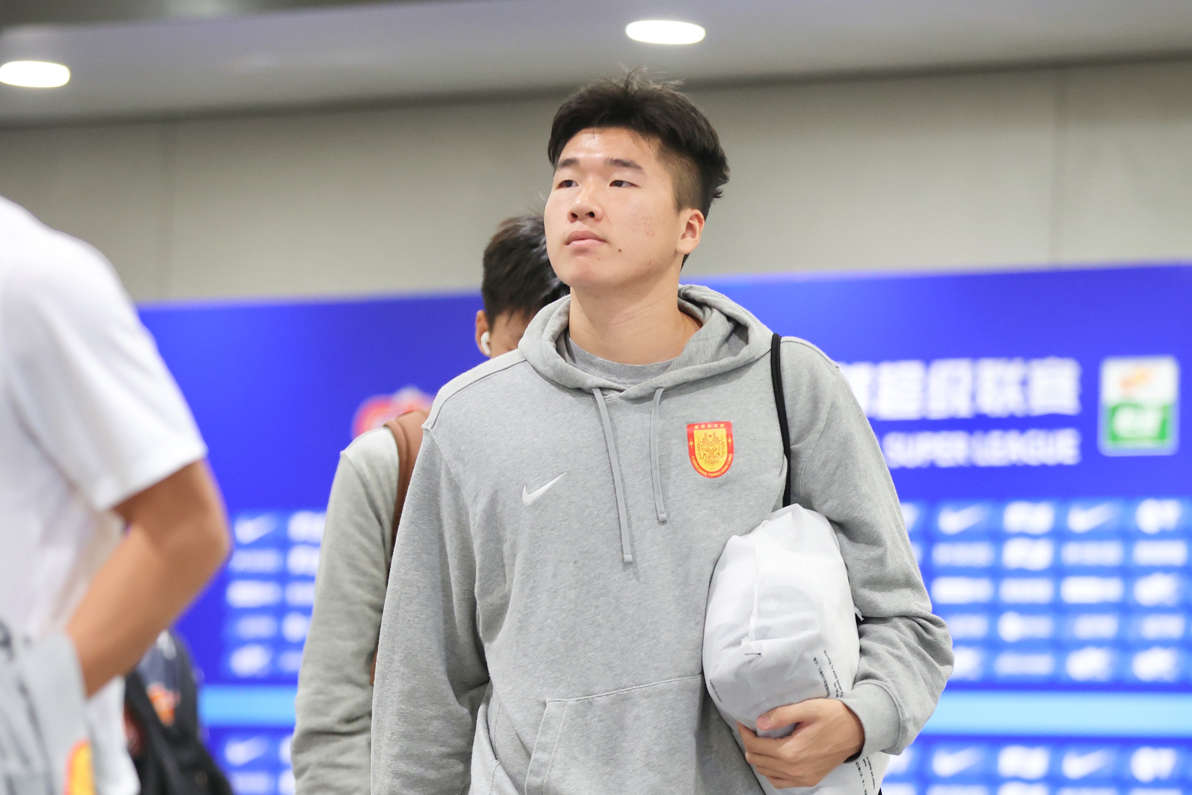 岳瑞杰12次解围创中超纪录，18岁233天成最年轻后卫