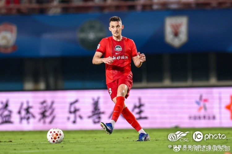 纳萨里奥古斯塔沃均双响 河南主场5-1狂胜青岛海牛