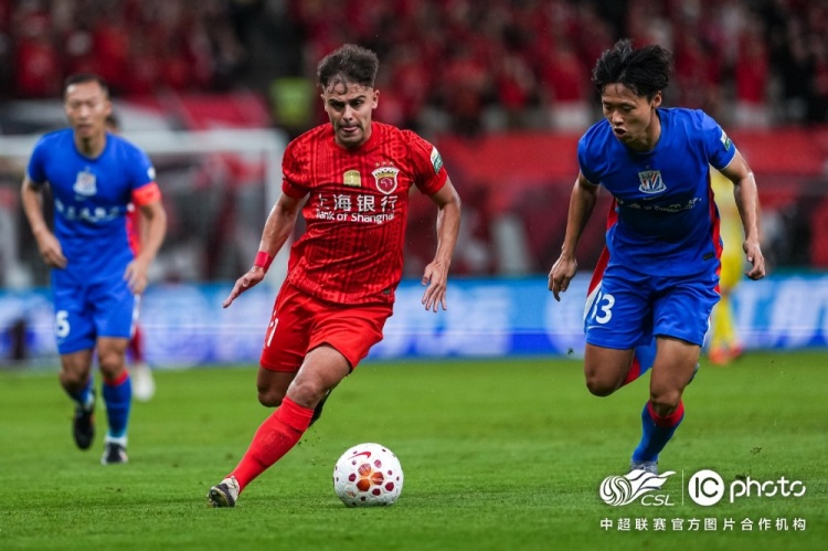 莱昂纳多李新翔建功 上海海港2-0终结德比悬念